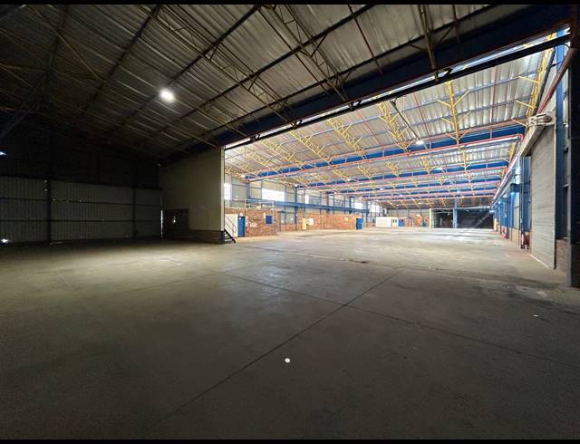 1,969M² WAREHOUSE TO LET IN CLAYVILLE